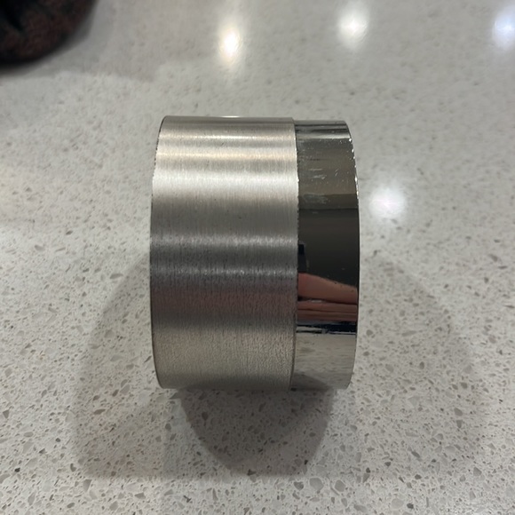 Set of 6 bracelets.  Silver, blue, green, black, gold.  Pretty accessories! - Picture 8 of 11